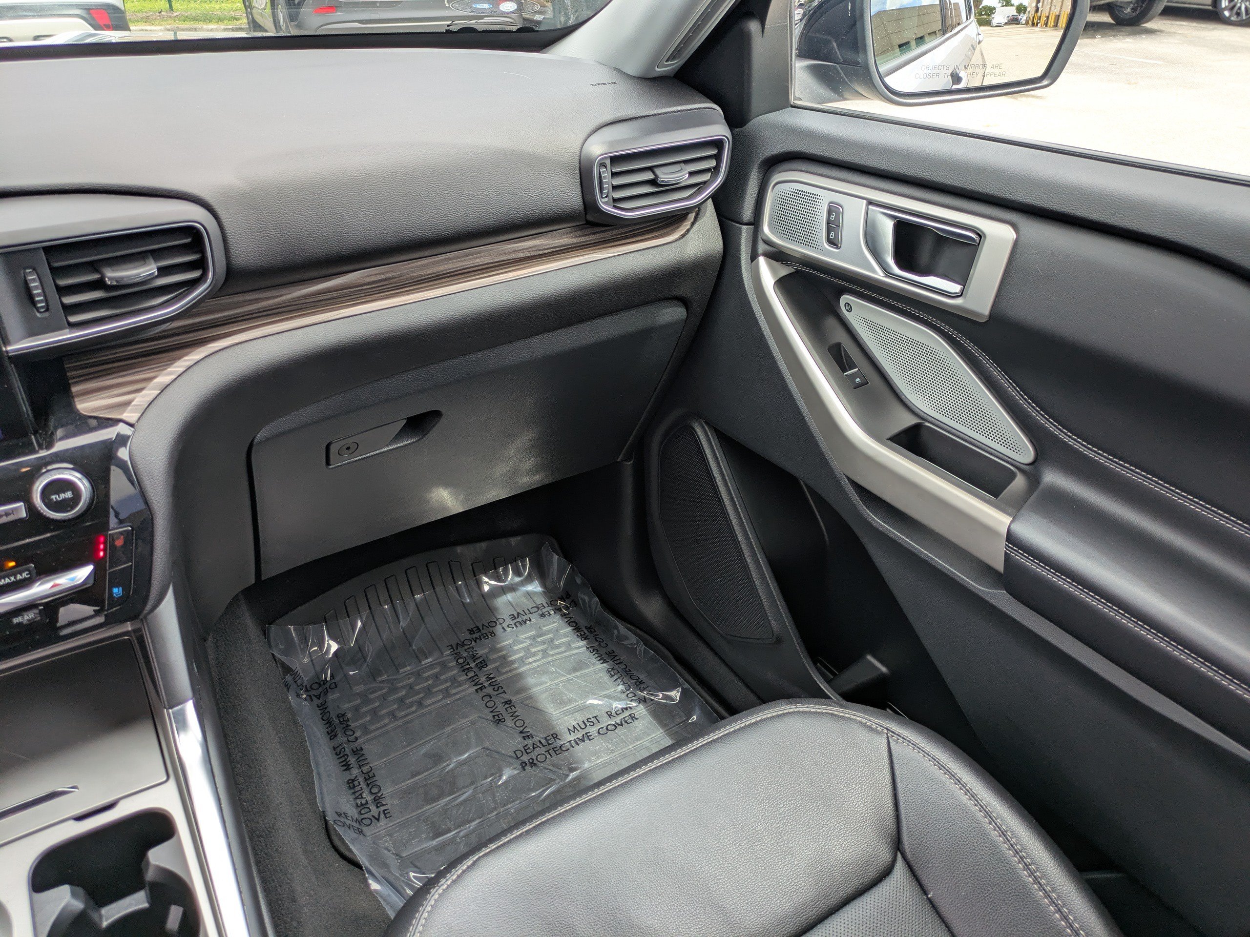 Used 2022 Ford Explorer Limited w/ Limited Technology Package RWD image 16
