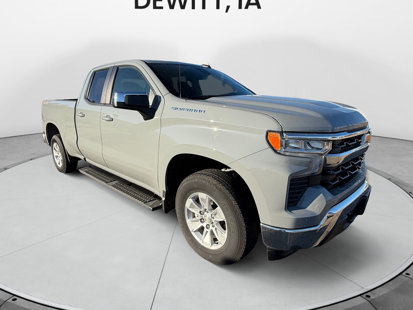 Used 2024 Chevrolet Silverado 1500 LT AWD/4WD image 7