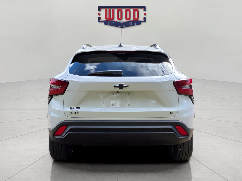 New 2026 Chevrolet Trax LT w/ Midnight Edition FWD image 3