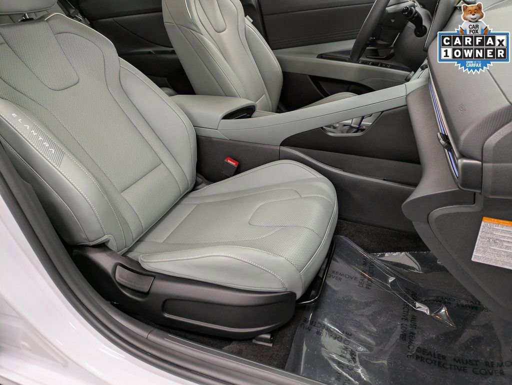 Used 2025 Hyundai Elantra Limited image 30