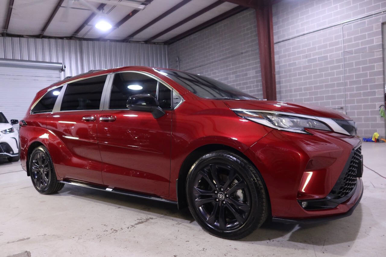 Used 2024 Toyota Sienna XSE image 7