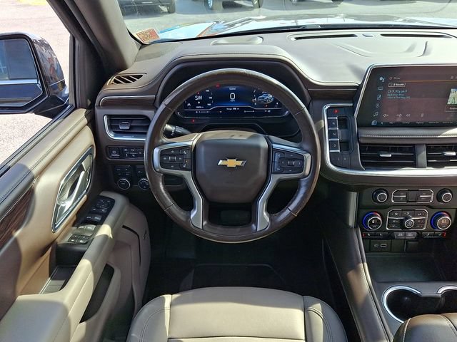 Used 2022 Chevrolet Suburban LT w/ Luxury Package AWD/4WD image 11