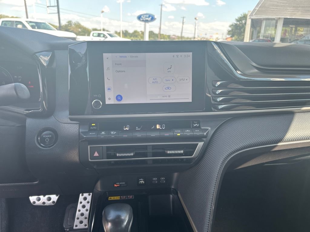 Used 2025 Toyota Camry SE image 11