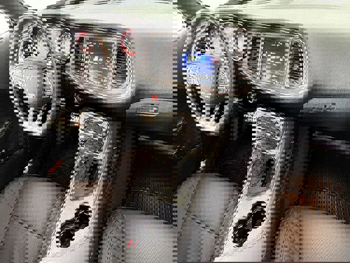 Used 2015 Dodge Challenger SRT Hellcat image 23