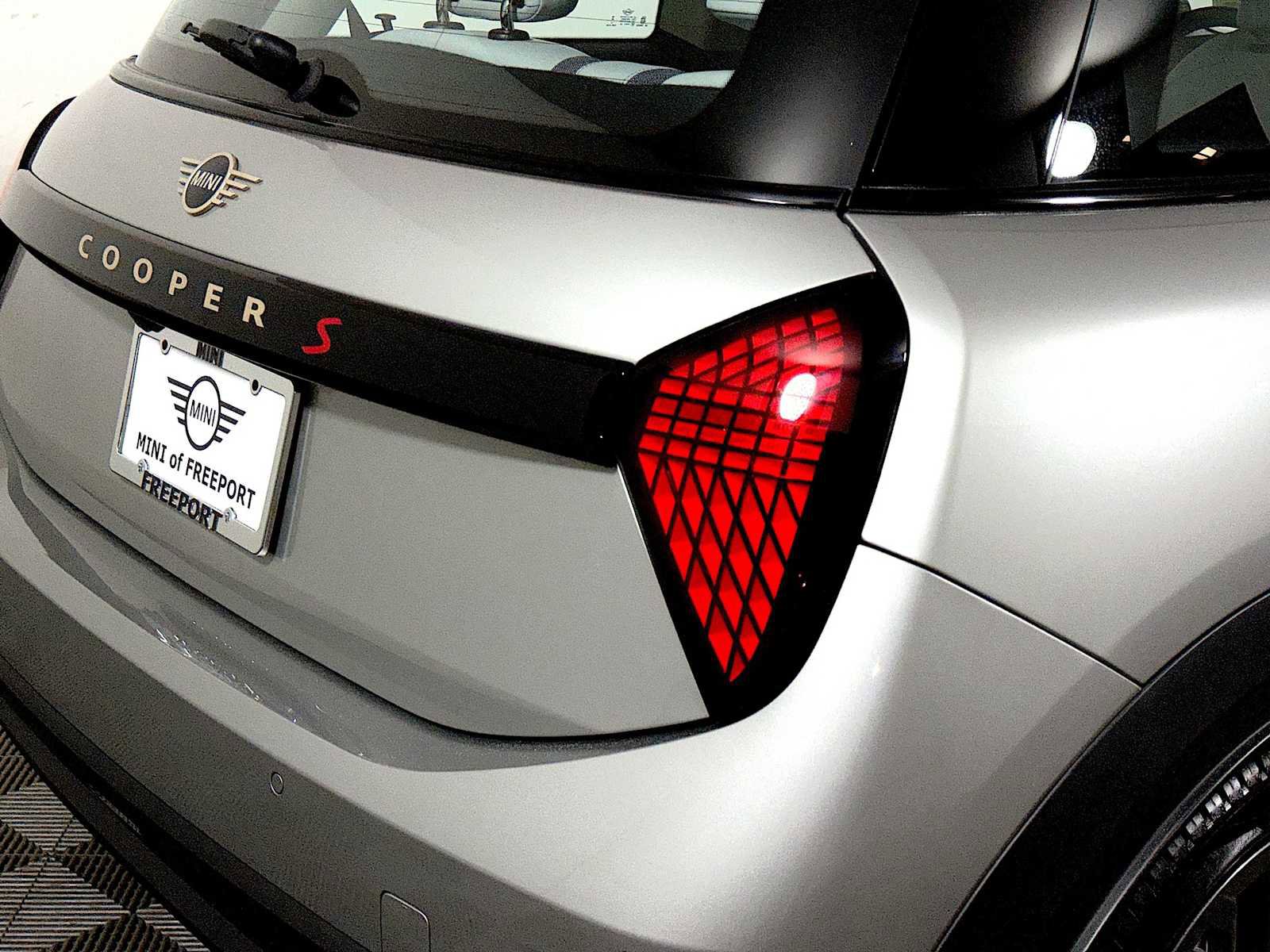 Certified 2025 MINI Cooper S image 28