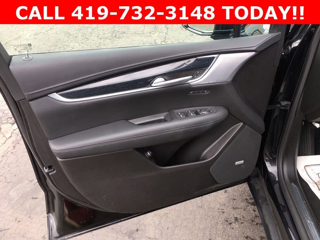 Used 2025 Cadillac XT5 Premium Luxury AWD/4WD image 5