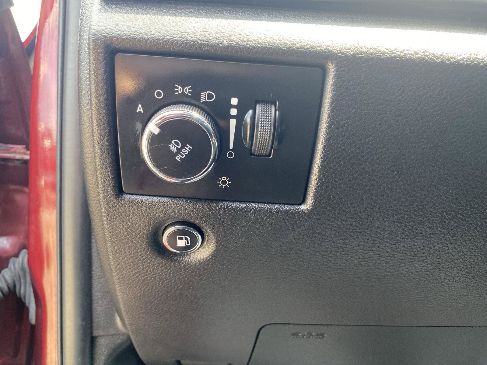 Used 2019 Jeep Grand Cherokee Altitude AWD/4WD image 17