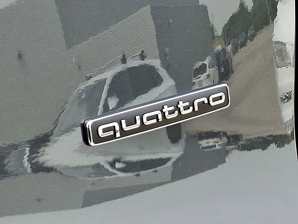 Used 2025 Audi Q5 Premium w/ Convenience Package image 12