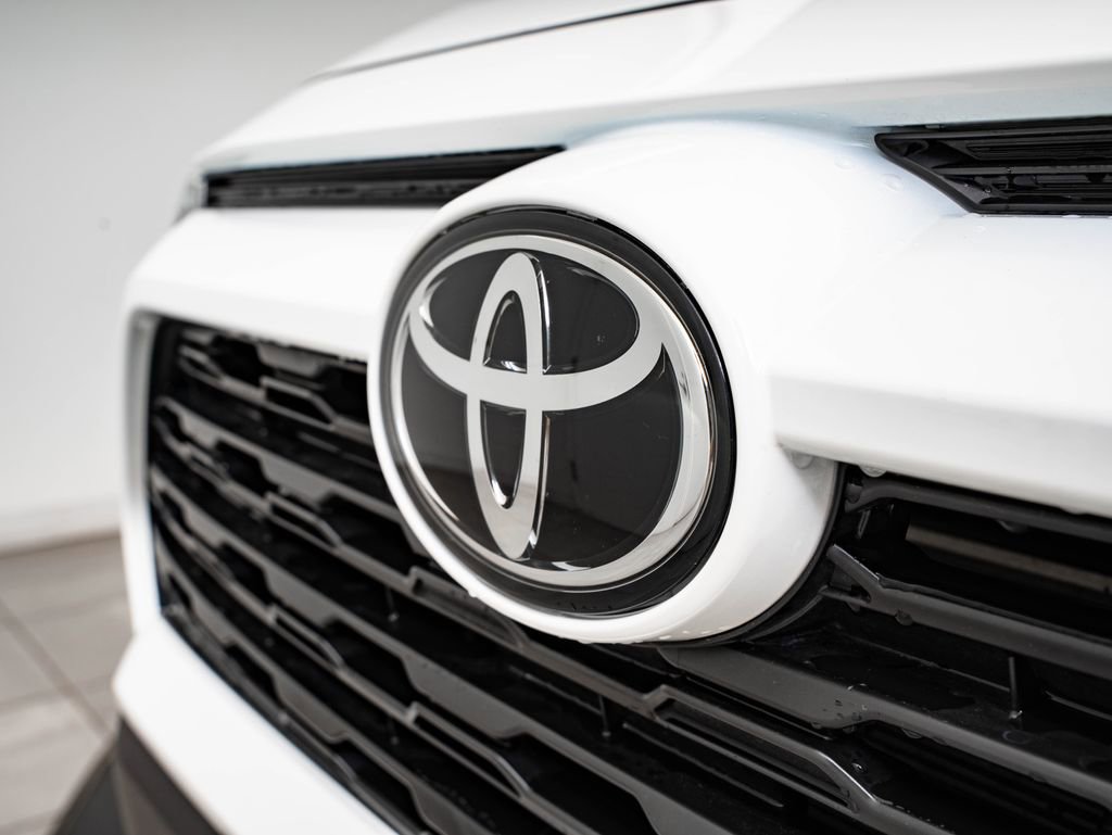 Used 2025 Toyota RAV4 LE AWD/4WD image 3