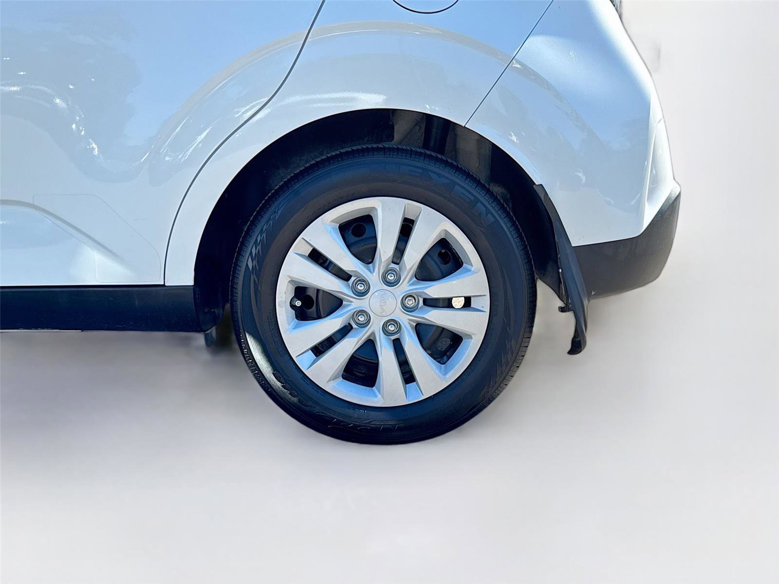 Used 2023 Kia Soul LX image 28