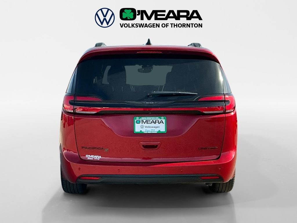 Used 2025 Chrysler Pacifica Limited image 4