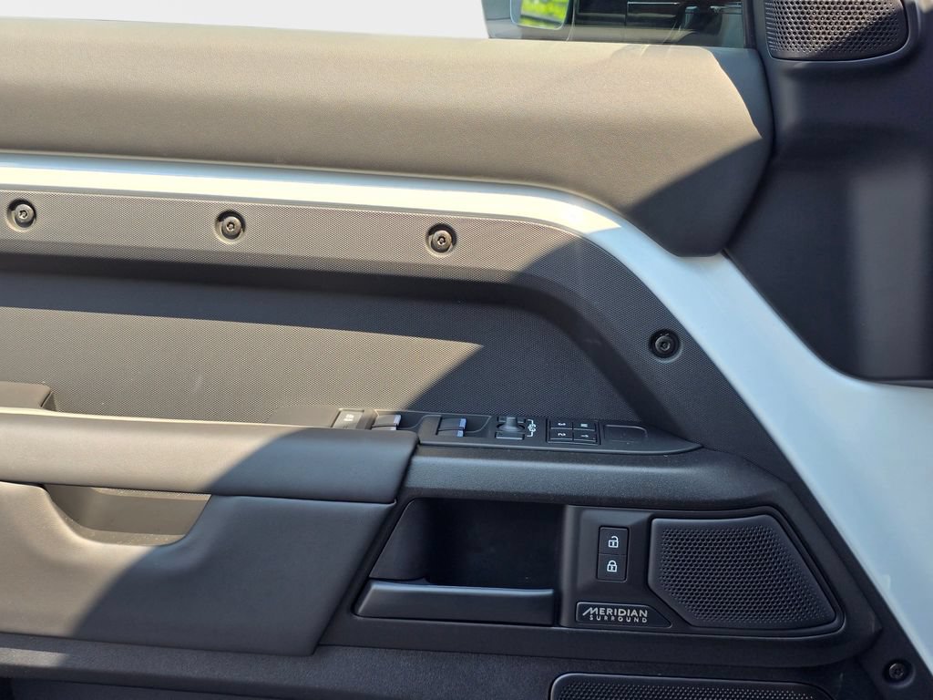 New 2026 Land Rover Defender 110 OCTA AWD/4WD image 28