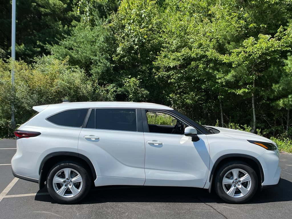 Certified 2024 Toyota Highlander LE AWD/4WD image 6