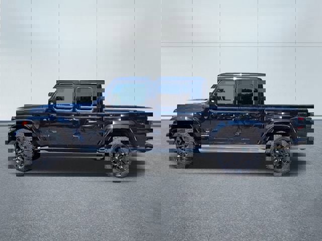 Used 2023 Jeep Gladiator Overland image 2