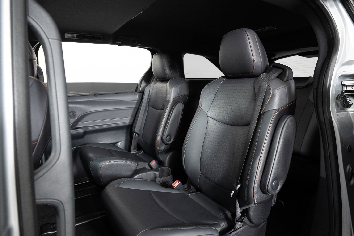 Used 2022 Toyota Sienna XSE image 18