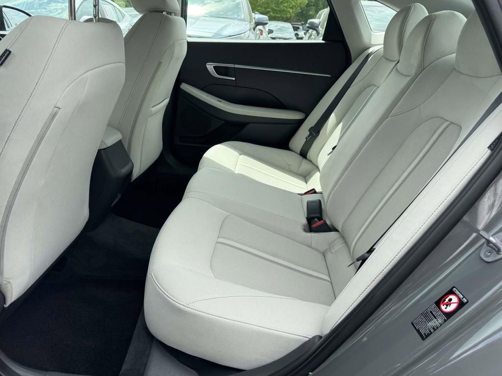 Used 2023 Hyundai Sonata SE FWD image 16