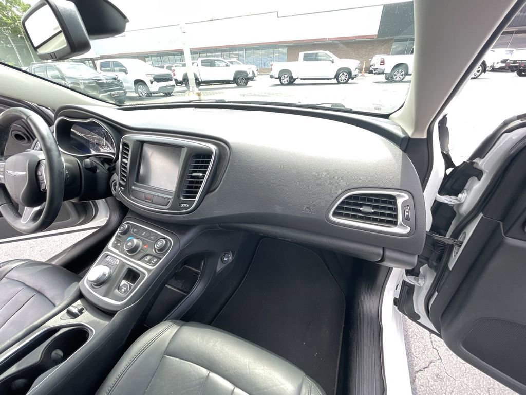 Used 2017 Chrysler 200 Limited Platinum FWD image 27