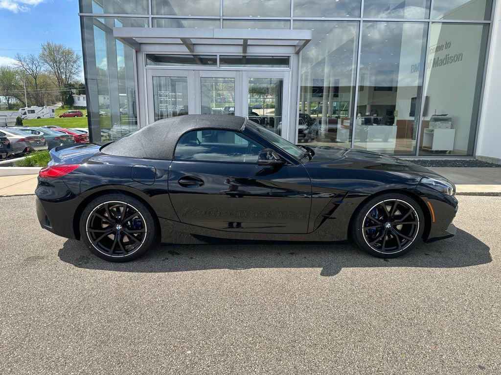 Used 2024 BMW Z4 M40i w/ Shadowloine Package RWD image 16