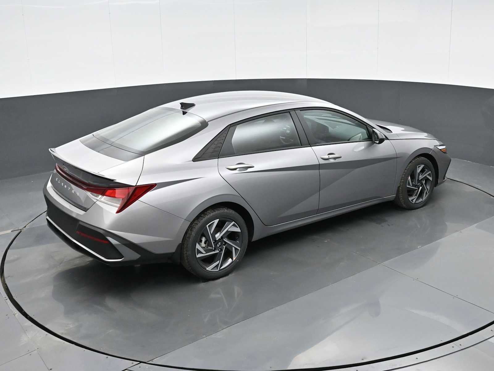 Certified 2025 Hyundai Elantra Sport image 43