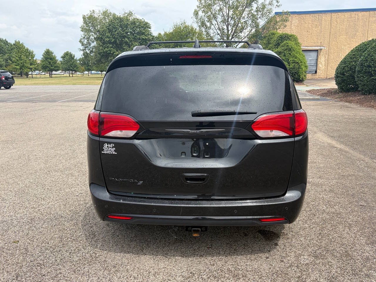 Used 2018 Chrysler Pacifica Touring-L w/ Premium Audio Group FWD image 6