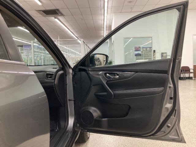 Used 2017 Nissan Rogue S image 26