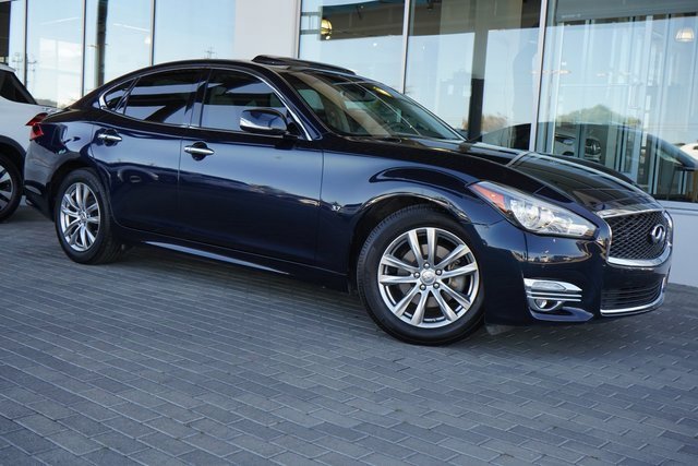 Used 2018 INFINITI Q70 Luxe