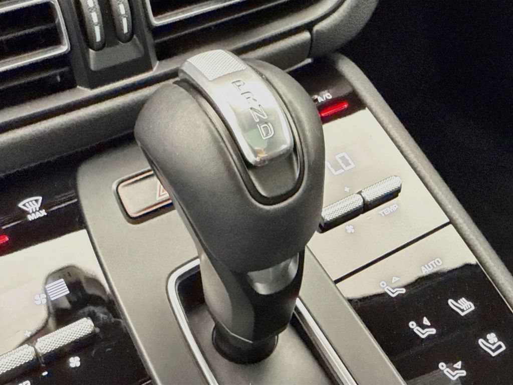 Certified 2025 Porsche Macan AWD/4WD image 21