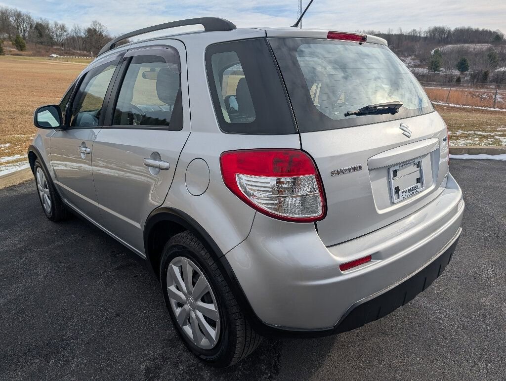 Used 2011 Suzuki SX4 AWD Hatchback image 7