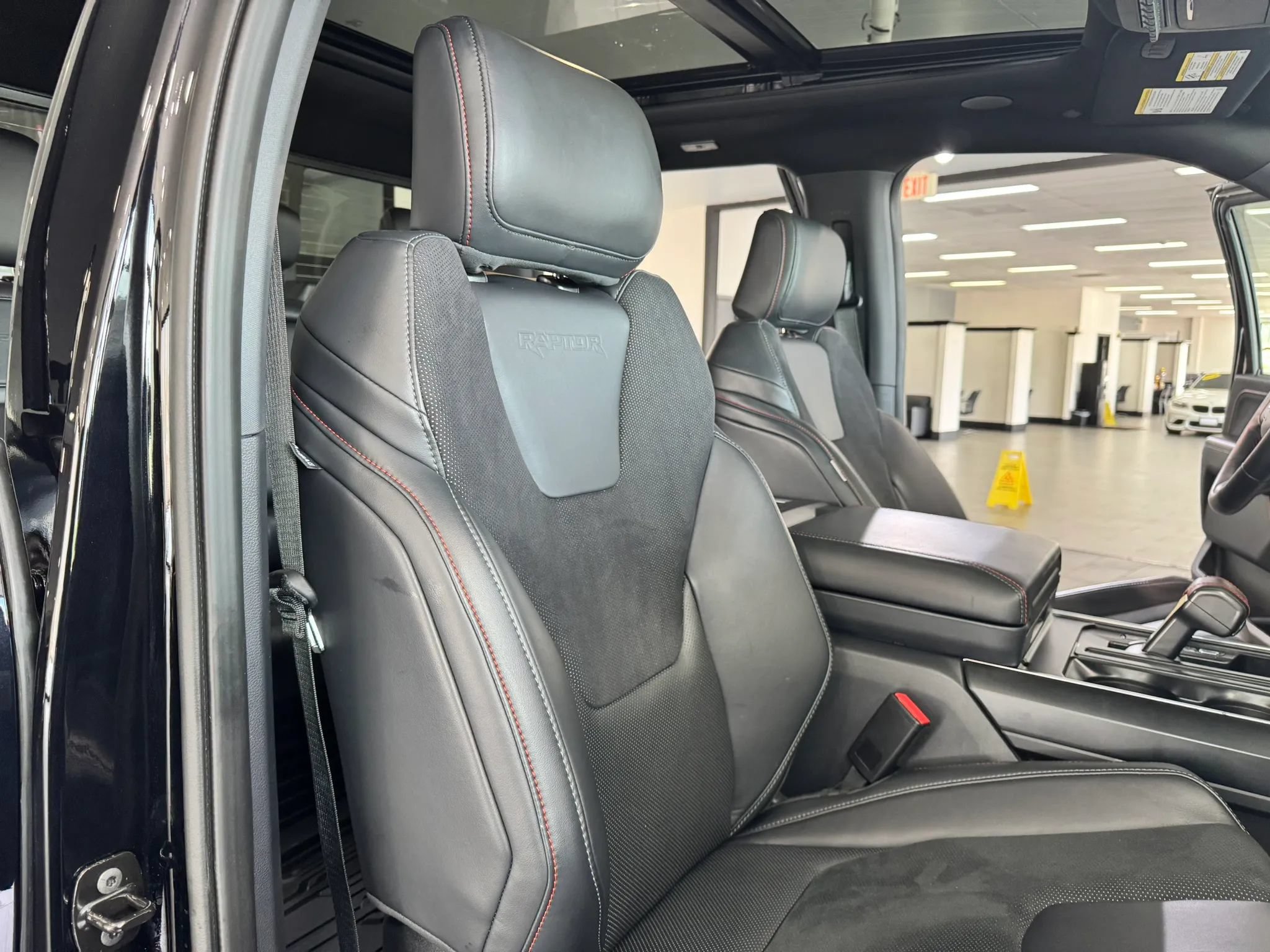 Used 2025 Ford F150 Raptor AWD/4WD image 22