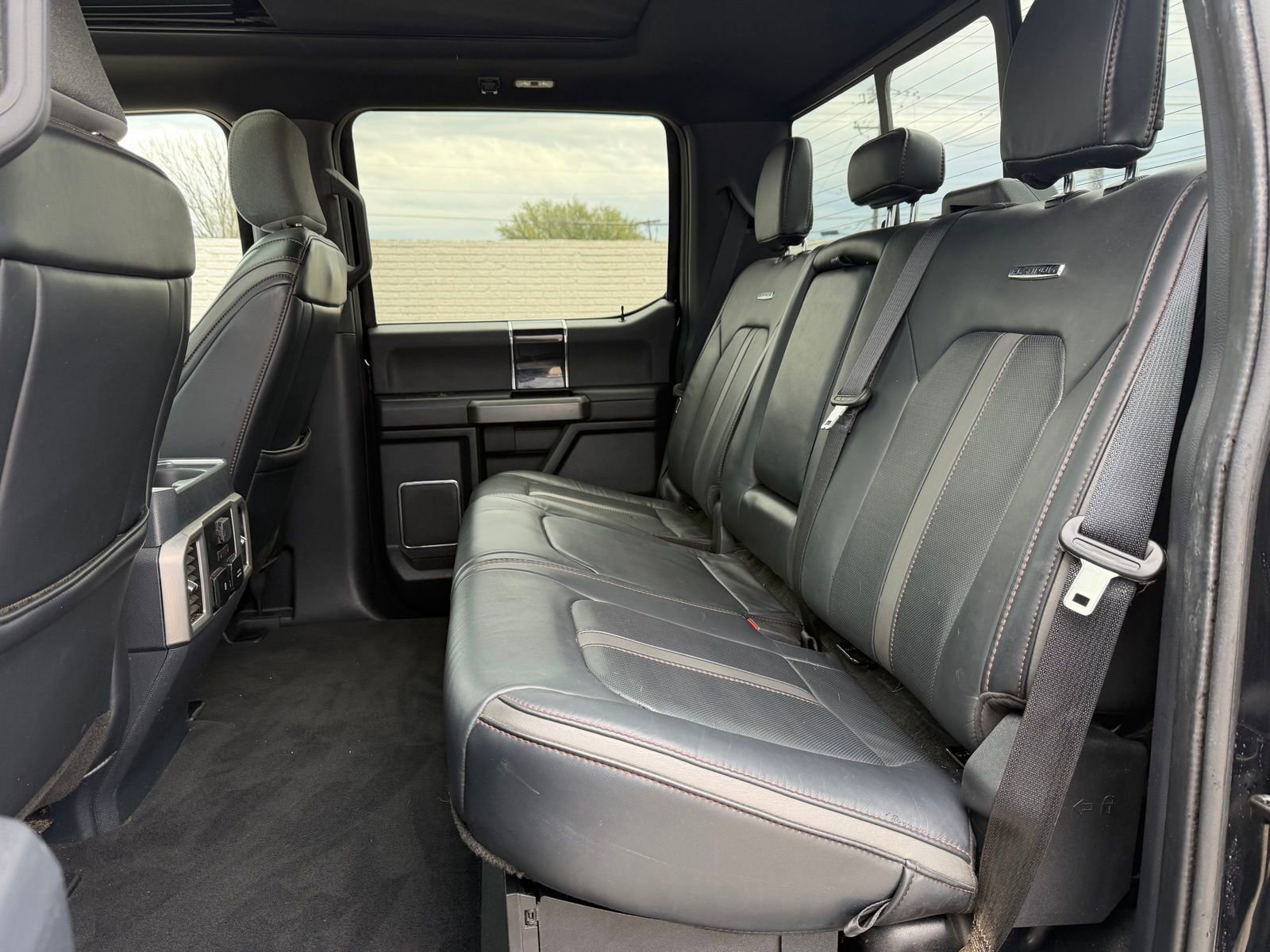 Used 2022 Ford F350 Platinum w/ FX4 Off-Road Package AWD/4WD image 21