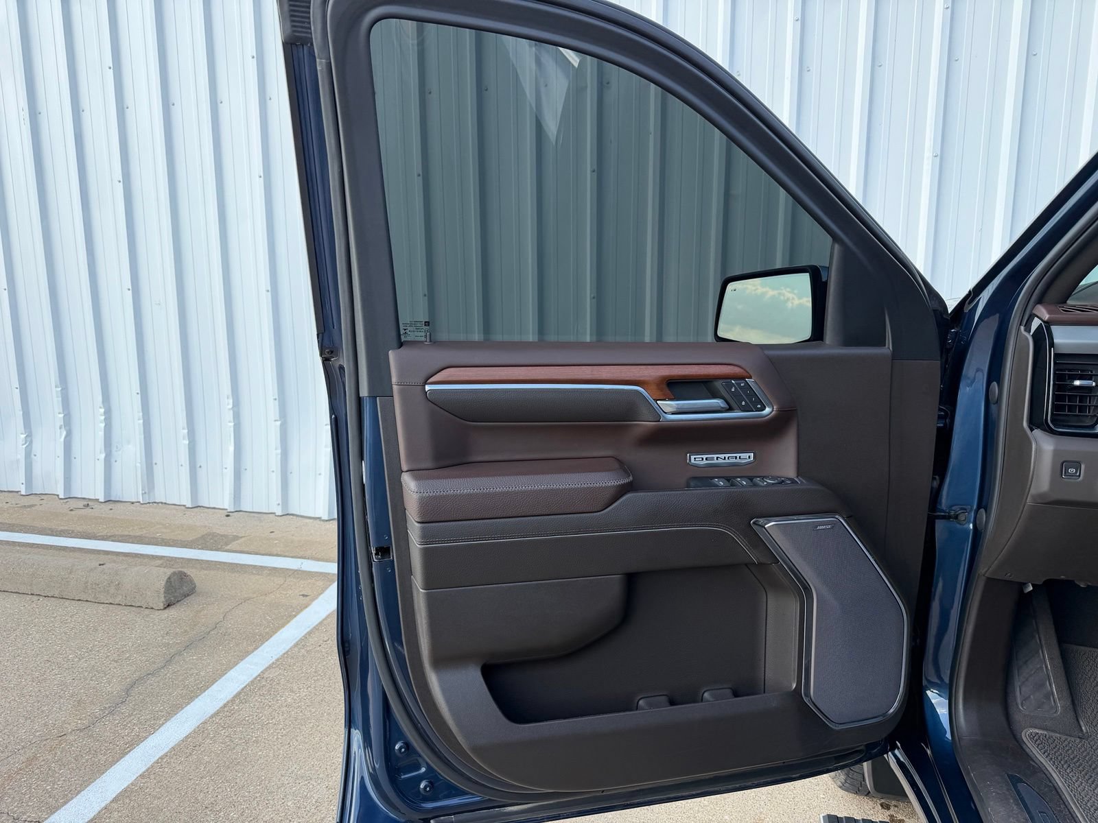 Used 2023 GMC Sierra 1500 Denali w/ Denali Reserve Package AWD/4WD image 29