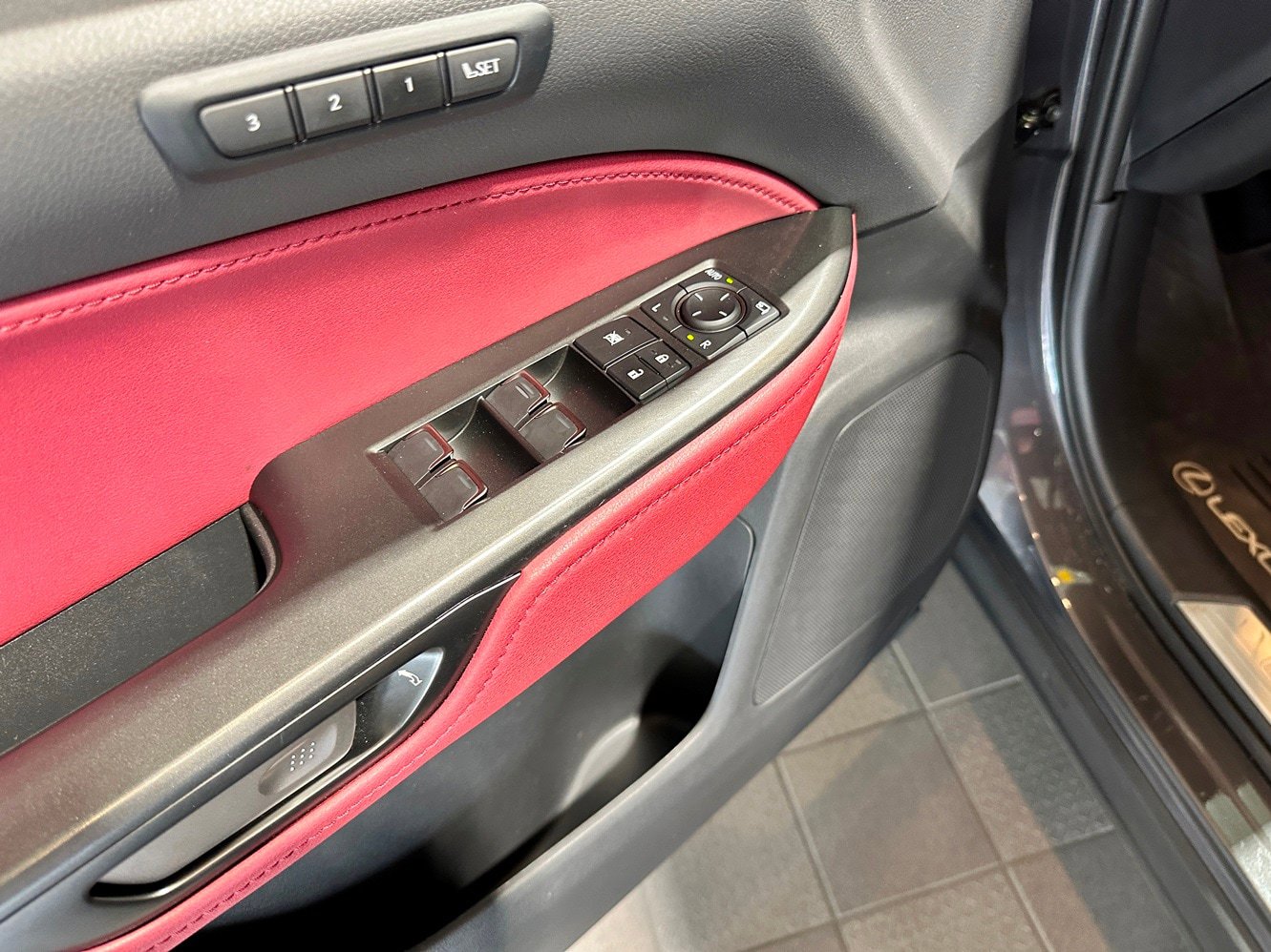 Used 2025 Lexus NX 350h AWD w/ Premium Package image 13
