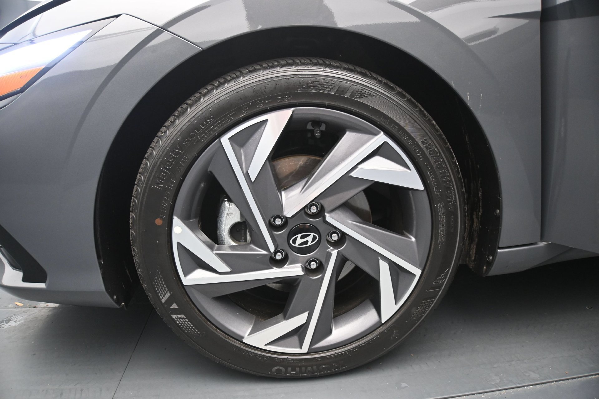 Used 2025 Hyundai Elantra SEL FWD image 28