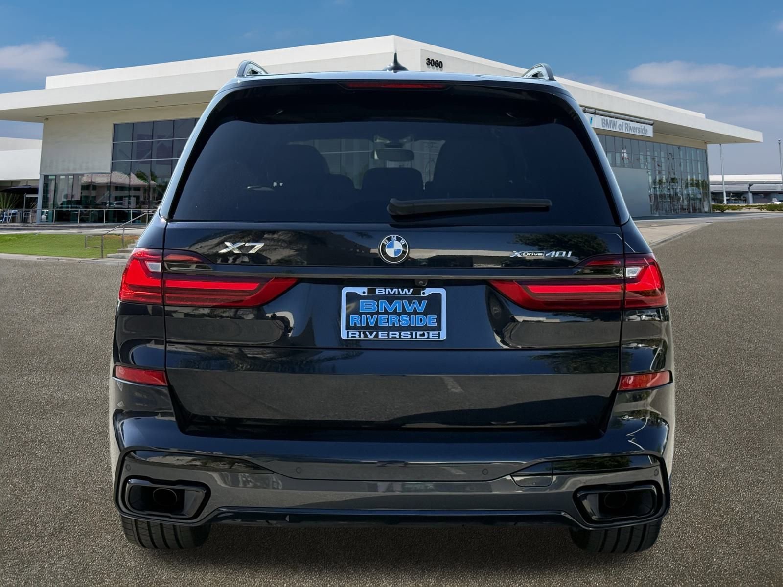 Used 2022 BMW X7 xDrive40i w/ M Sport Package image 9