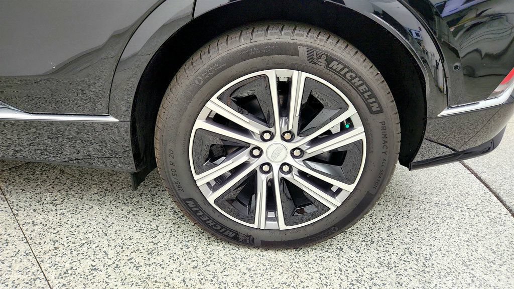 Used 2025 Cadillac Lyriq Luxury w/ LPO, Floor Liner Package RWD image 9