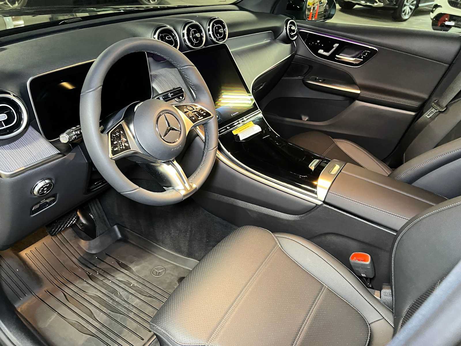 Used 2026 Mercedes-Benz GLC 300 4MATIC image 27