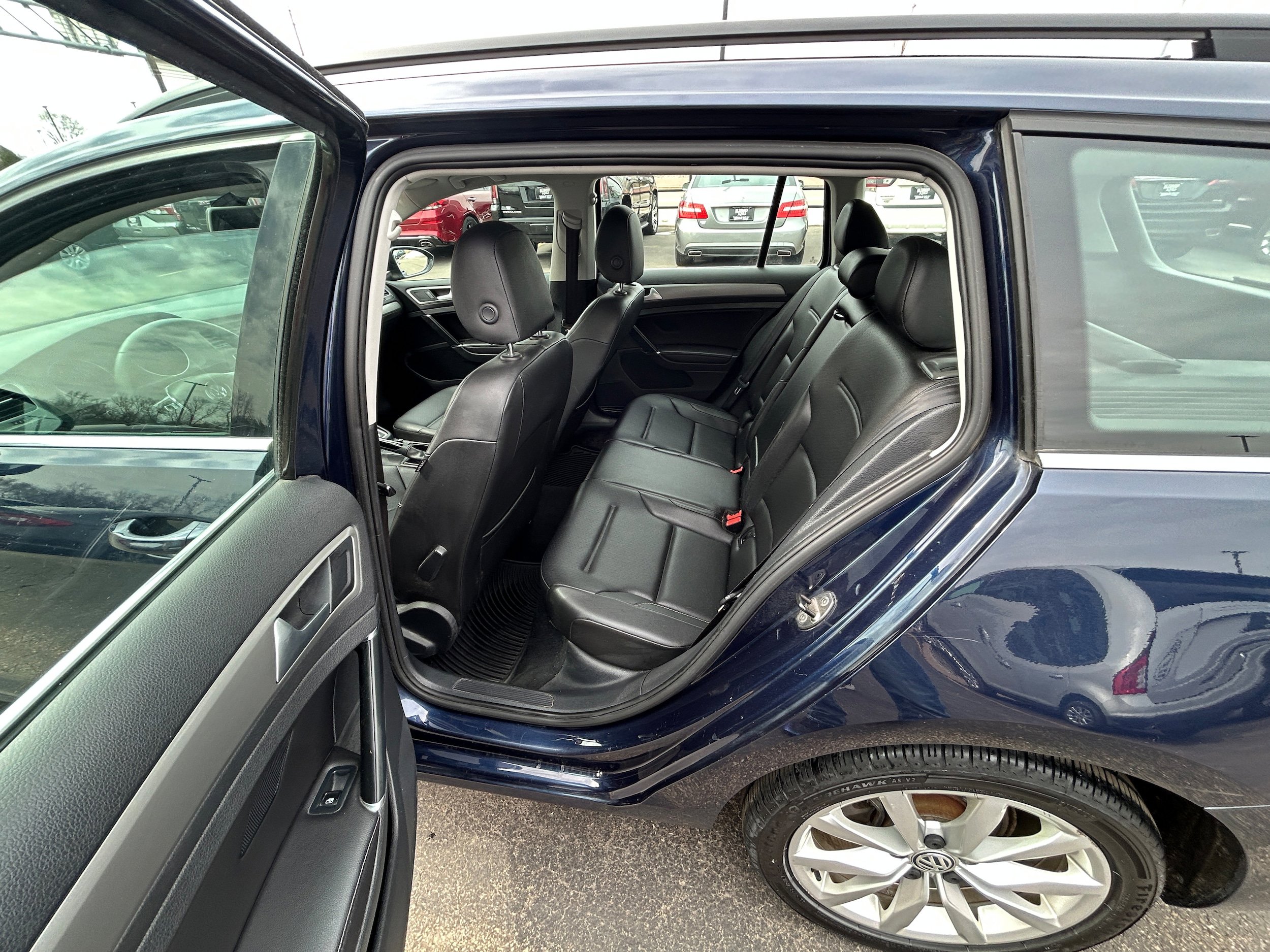 Used 2016 Volkswagen Golf SE FWD image 5