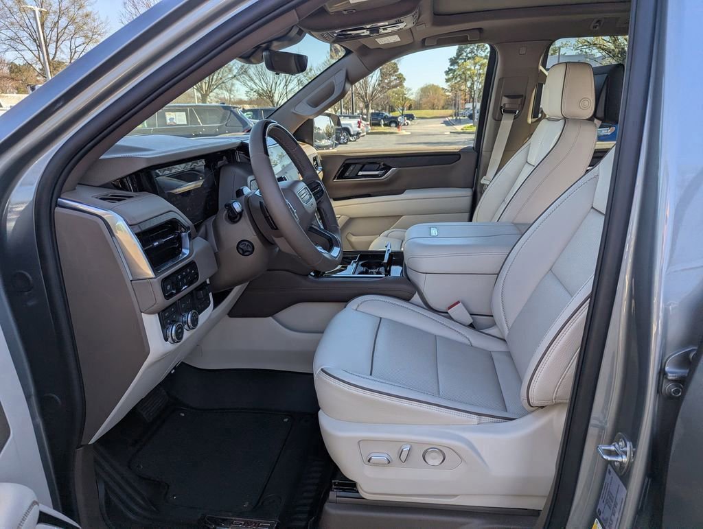 Used 2026 GMC Yukon XL Denali w/ Denali Reserve Package image 13