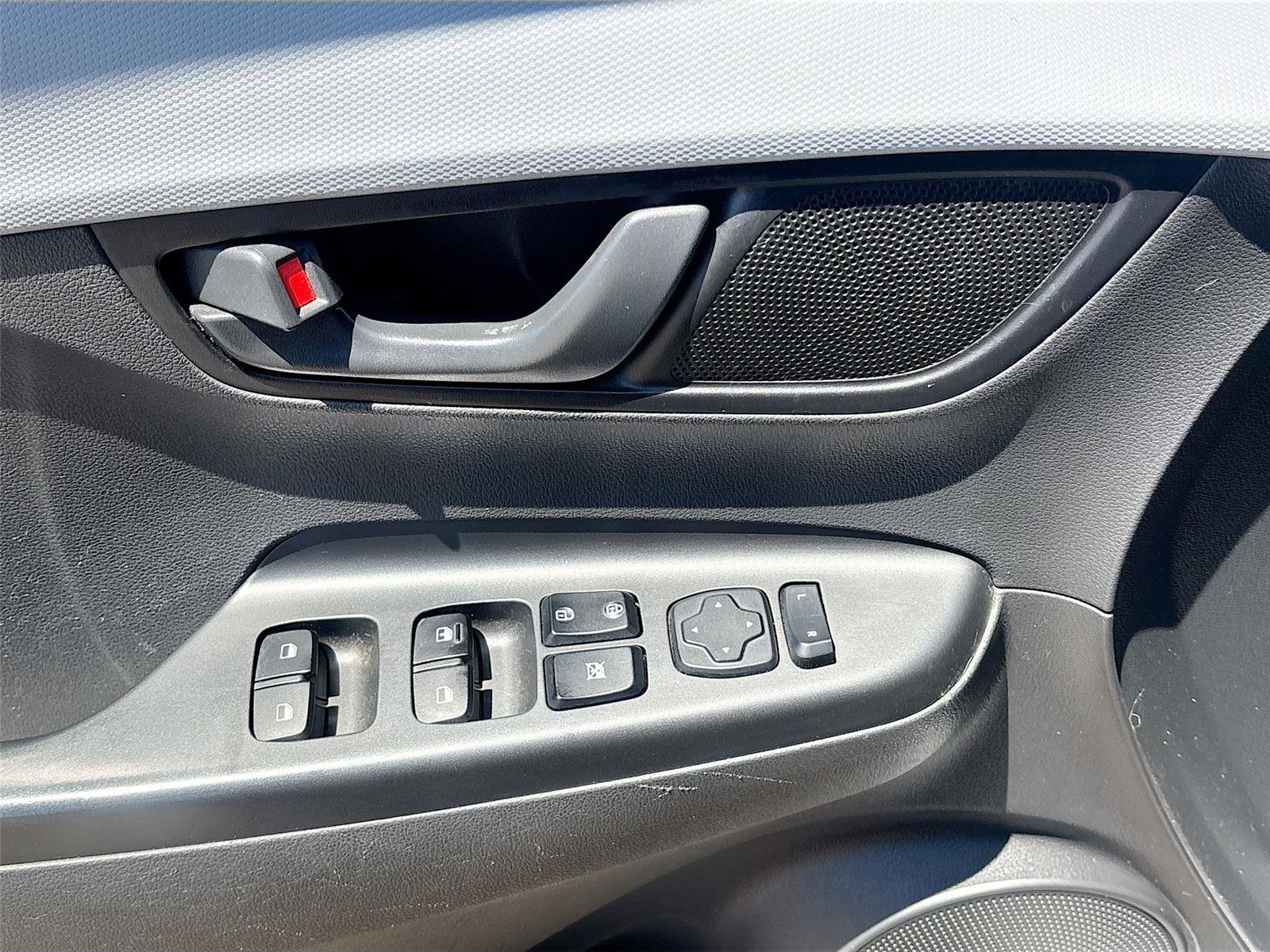 Used 2020 Hyundai Kona SE image 17