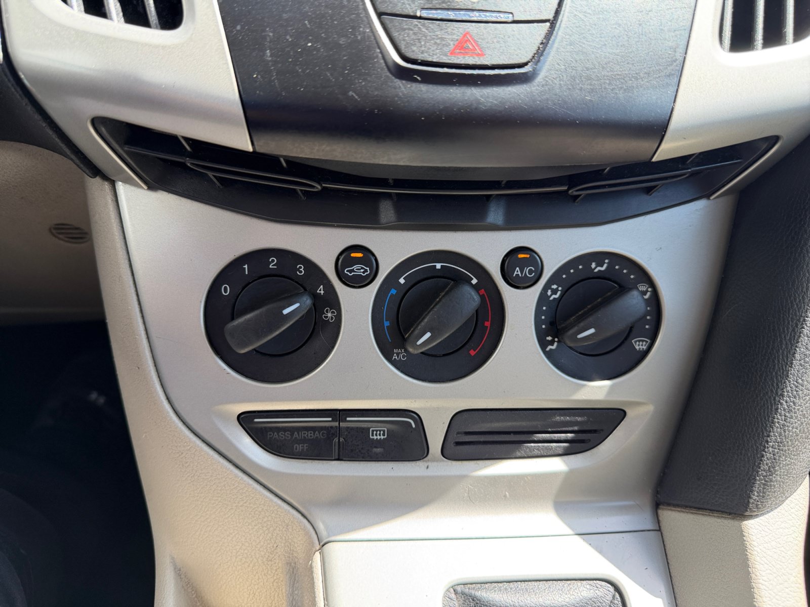 Used 2012 Ford Focus SE FWD image 24