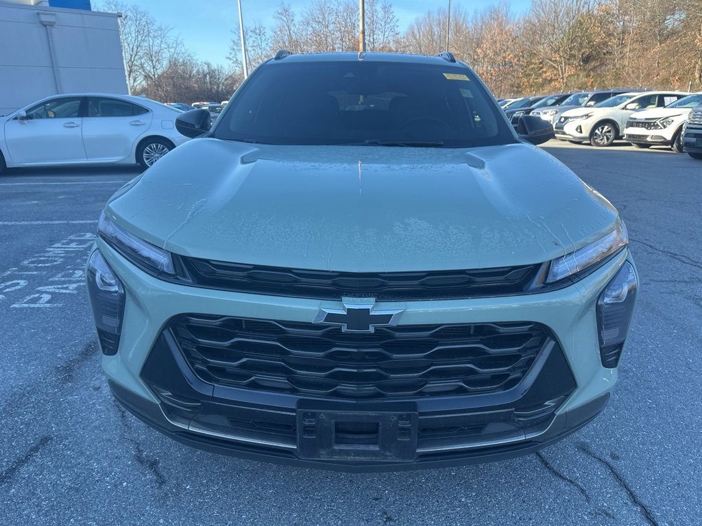 Used 2024 Chevrolet Trax ACTIV w/ Sunroof Package image 2