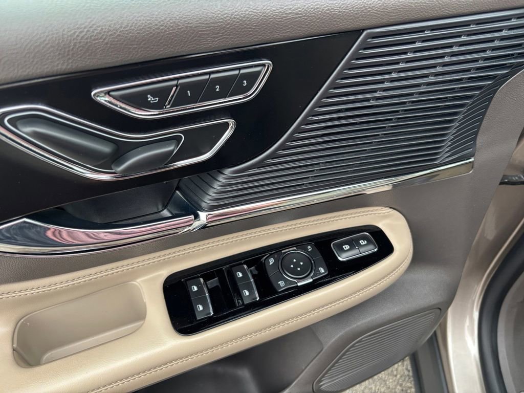 Used 2020 Lincoln Corsair FWD w/ Equipment Group 101A image 16