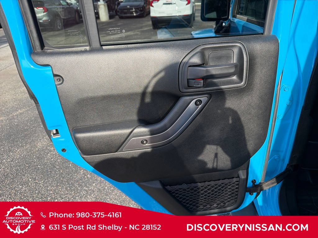 Used 2018 Jeep Wrangler Unlimited Sahara AWD/4WD image 25