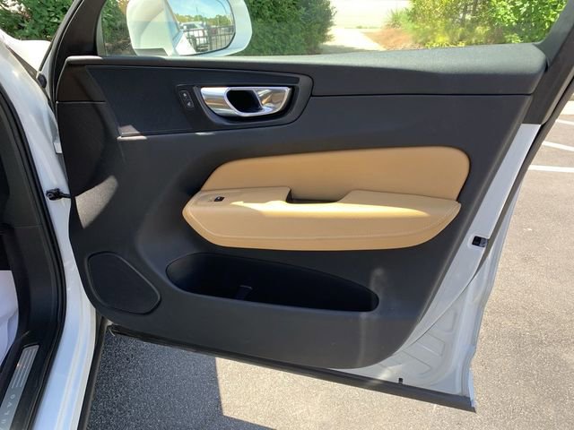 Used 2018 Volvo XC60 T6 Momentum w/ Convenience Package AWD/4WD image 13