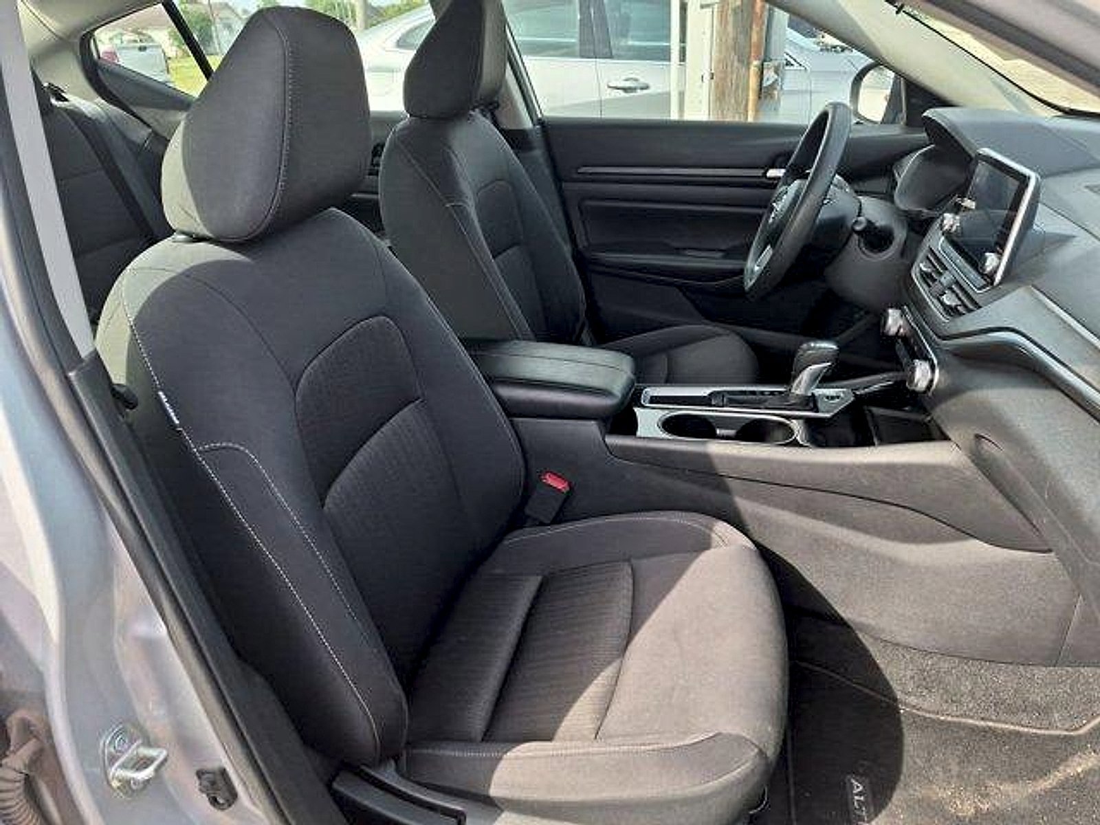 Used 2024 Nissan Altima 2.5 SV FWD image 26