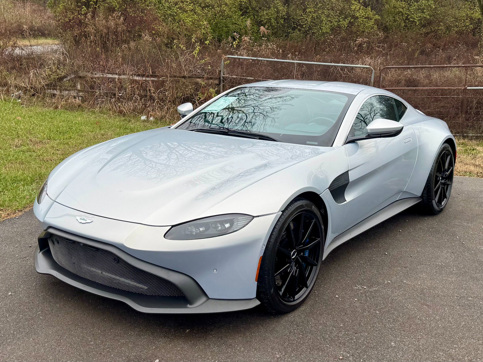 Used 2020 Aston Martin V8 Vantage Coupe image 2
