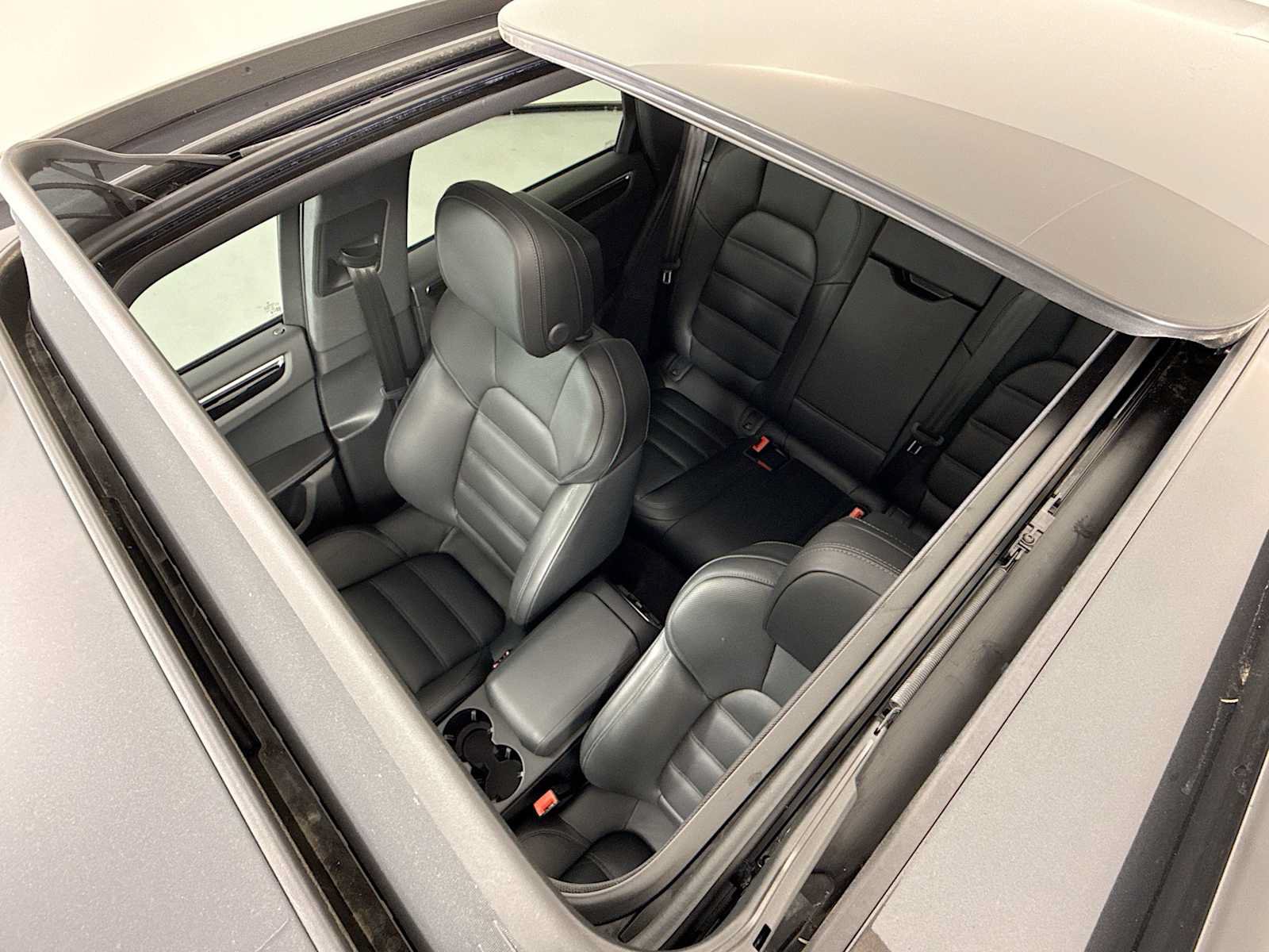 Certified 2025 Porsche Macan AWD/4WD image 21