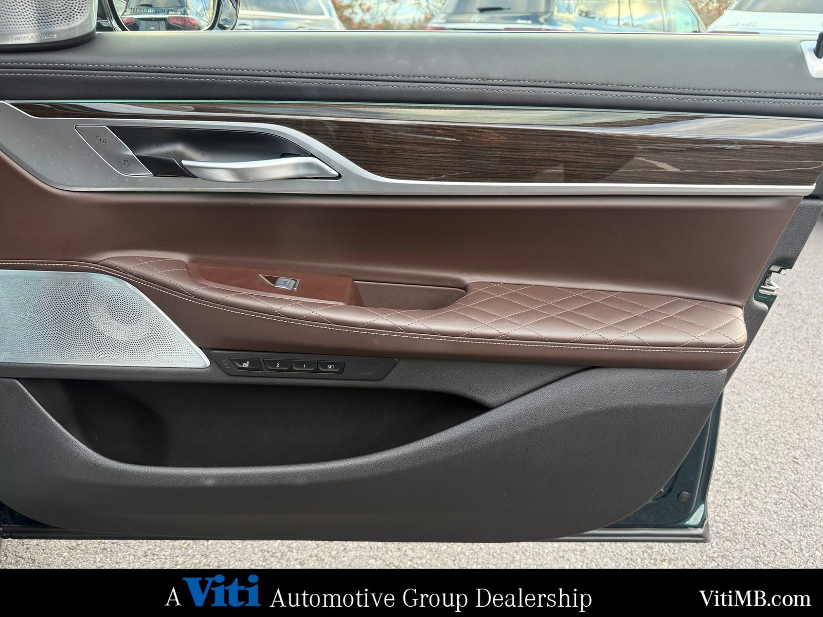 Used 2022 BMW ALPINA B7 xDrive w/ Luxury Rear Seating Package image 28