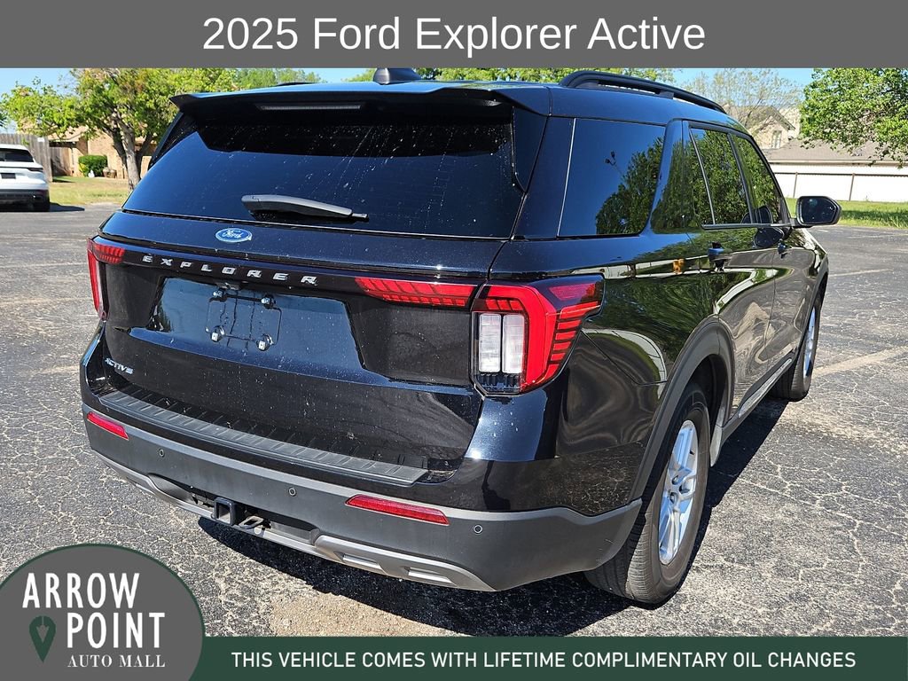 Used 2025 Ford Explorer Active w/ Active Comfort Package RWD image 11