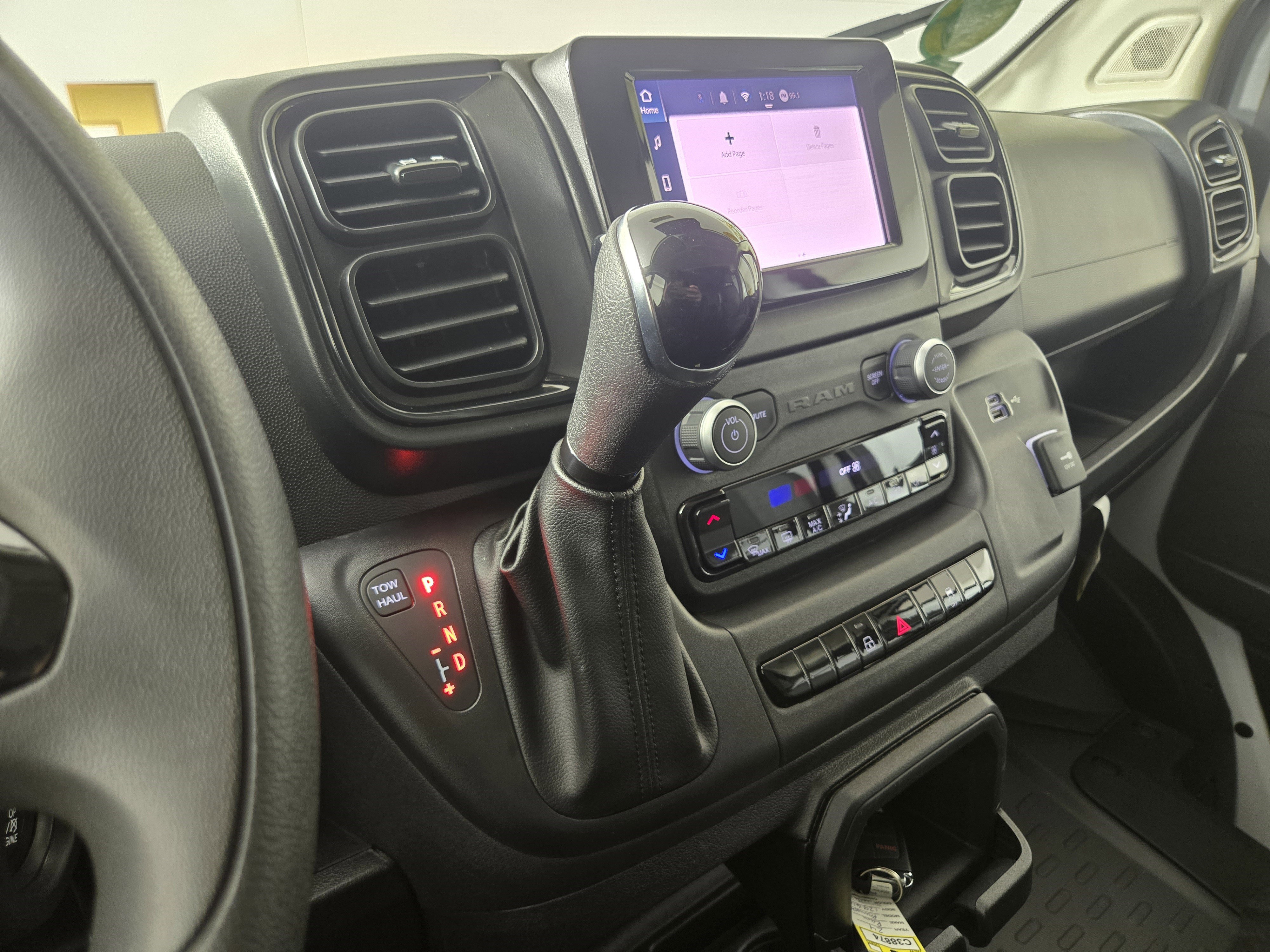 Used 2024 RAM ProMaster 2500 w/ Convenience Group image 22